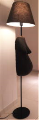 2002500 Staanlamp zwart 1m50  met "pregnancy" lichaamsmasker van de Makonde, bruine kap  2002500.jpg